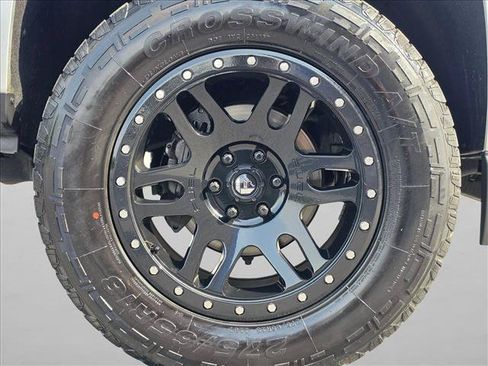 Used 2015 Chevrolet Colorado Z71 AWD/4WD image 9