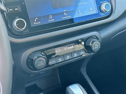 Used 2021 Nissan Kicks SV image 14