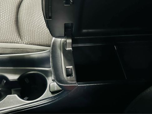 Used 2019 Toyota Prius LE image 18