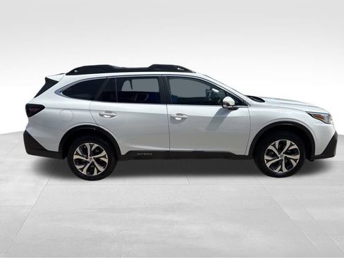 Used 2022 Subaru Outback Limited image 2