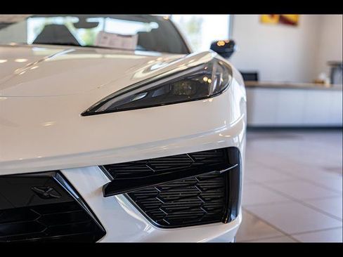 Used 2021 Chevrolet Corvette Stingray Premium Conv w/ Z51 Performance Package RWD image 7