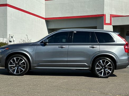 Used 2020 Volvo XC90 T8 Momentum w/ Protection Package Premier image 9