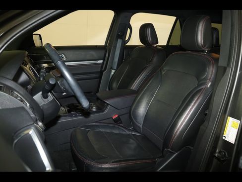 Used 2018 Ford Explorer Sport image 18