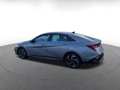 Used 2025 Hyundai Elantra SEL image 12