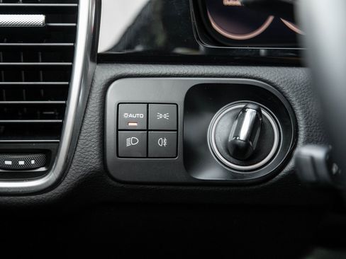 Used 2022 Porsche Cayenne Platinum Edition image 17