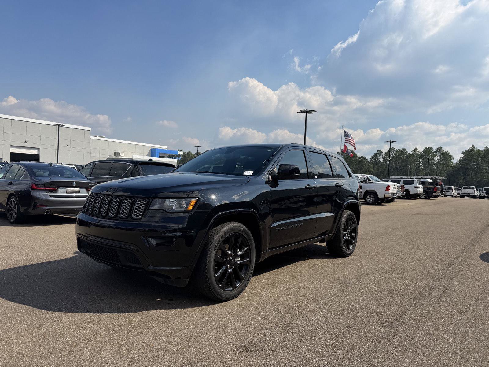 Used 2020 Jeep Grand Cherokee Altitude RWD image 1
