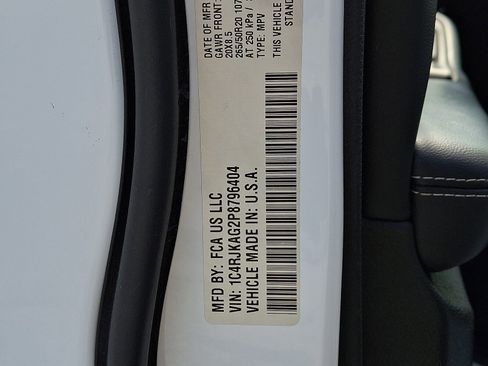 Used 2023 Jeep Grand Cherokee L Laredo image 27