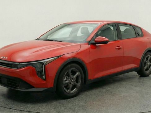 Used 2025 Kia K4 FWD image 3