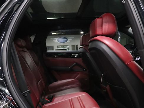 Used 2019 Porsche Cayenne image 19