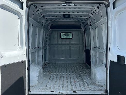 Used 2024 RAM ProMaster 2500 w/ Convenience Group FWD image 5