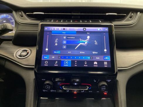 Certified 2022 Jeep Grand Cherokee L Limited AWD/4WD image 16