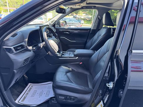 Used 2023 Toyota Highlander Limited AWD/4WD image 8