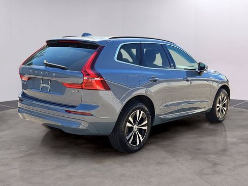 Used 2023 Volvo XC60 B5 Core image 4