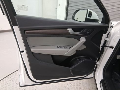 Used 2022 Audi Q5 e Premium w/ Convenience Package image 20
