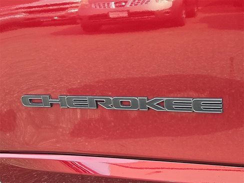 Used 2020 Jeep Cherokee High Altitude image 29