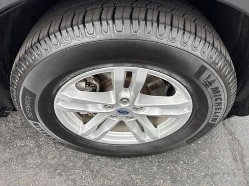 Used 2021 Ford Explorer XLT w/ Equipment Group 202A AWD/4WD image 27