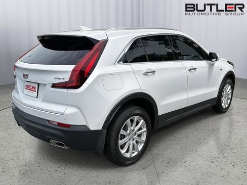Used 2023 Cadillac XT4 Luxury w/ Cold Weather Package FWD image 6