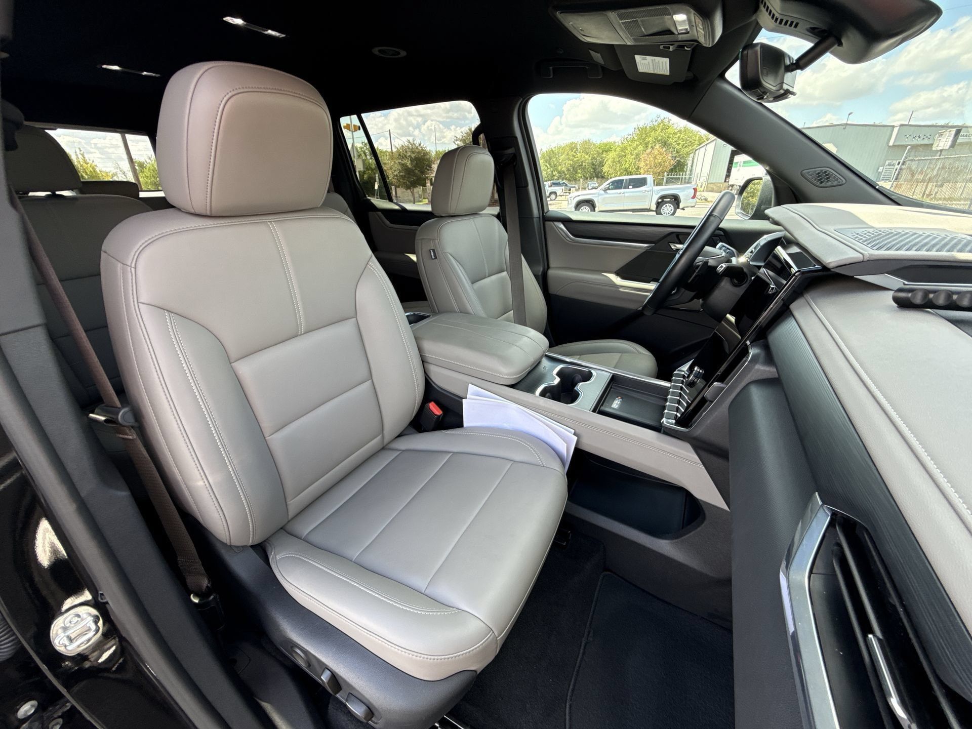 Used 2026 GMC Acadia Elevation w/ Elevation Premium Package FWD image 26