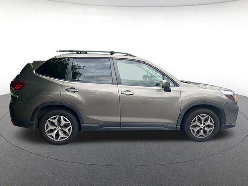 Used 2021 Subaru Forester Premium w/ Popular Package #1 AWD/4WD image 5