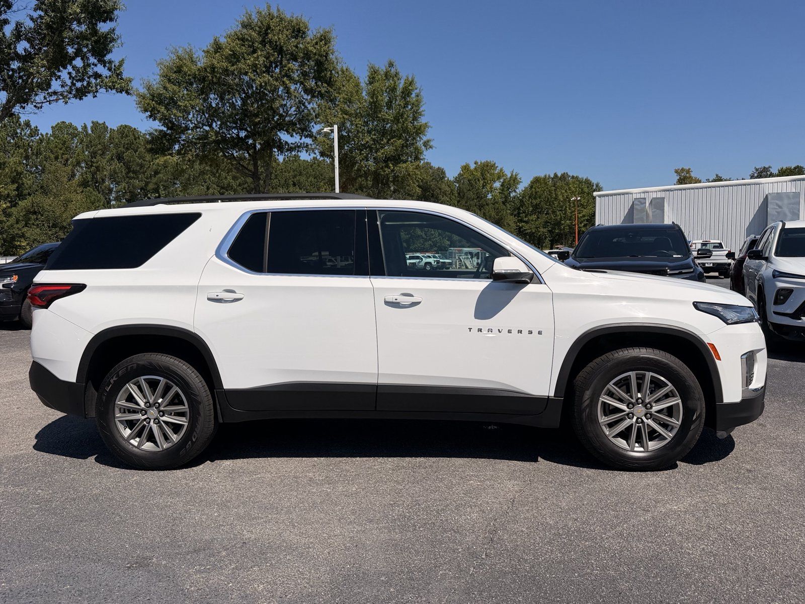 Used 2023 Chevrolet Traverse LT w/ LPO, Cargo Package FWD image 13