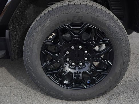 New 2026 GMC Hummer EV 4x4 Crew Cab image 13