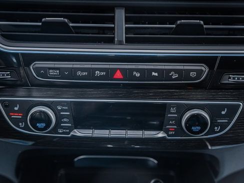 Used 2019 Audi Q7 3.0T Premium Plus image 24