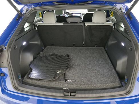 Used 2025 Volkswagen Atlas Cross Sport SEL R-Line AWD/4WD image 29