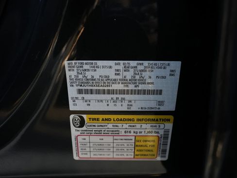 Used 2025 Ford Expedition Active RWD image 58