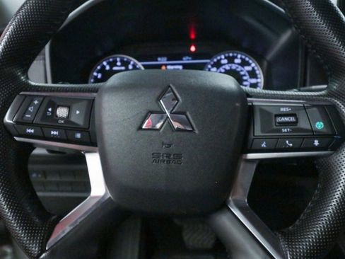 Used 2024 Mitsubishi Outlander SE image 18