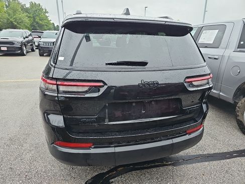 Used 2023 Jeep Grand Cherokee L Limited w/ Black Appearance Package AWD/4WD image 5