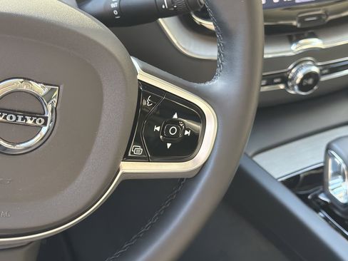 Certified 2025 Volvo XC60 B5 Plus image 20