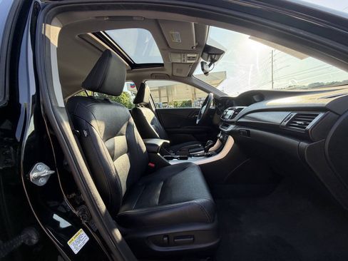 Used 2015 Honda Accord Touring image 6