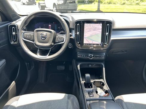 Used 2024 Volvo XC40 B5 Core AWD/4WD image 23