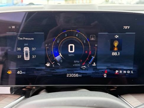 Used 2025 Chevrolet Suburban LS RWD image 15