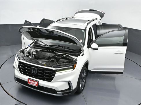 Used 2023 Honda Pilot Touring image 49
