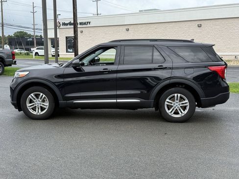 Used 2023 Ford Explorer XLT RWD image 2