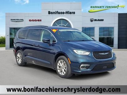Used 2022 Chrysler Pacifica Touring-L
