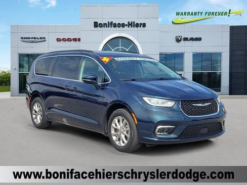 Used 2022 Chrysler Pacifica Touring-L image 1