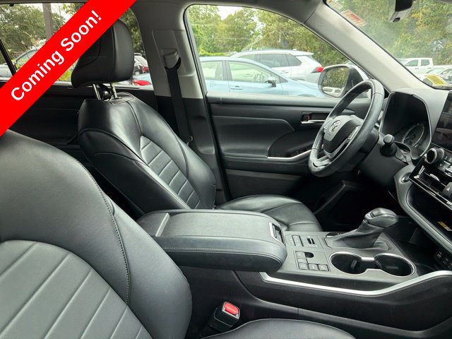 Used 2023 Toyota Highlander XLE AWD/4WD image 6