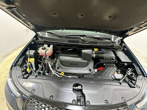 Used 2025 Chrysler Pacifica Limited FWD image 19