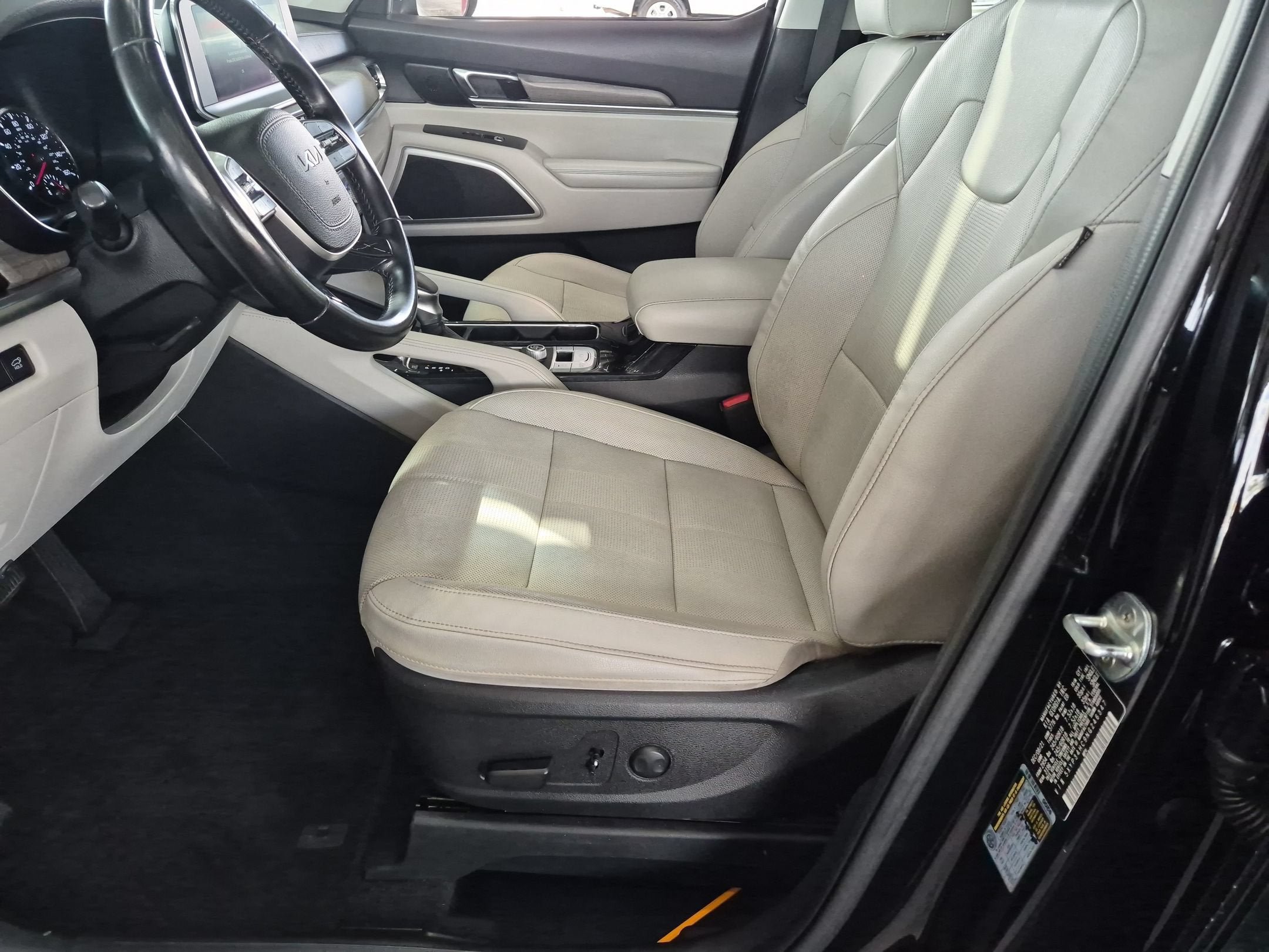 Used 2022 Kia Telluride EX w/ Towing Package FWD image 13