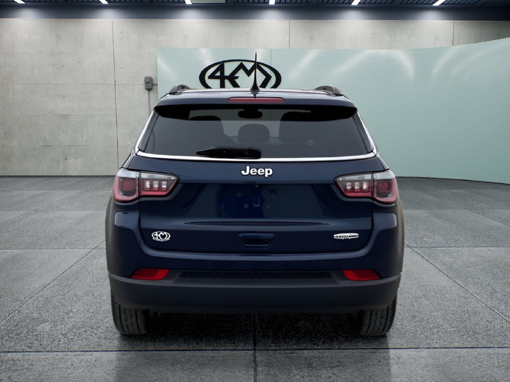 Used 2018 Jeep Compass Latitude w/ Popular Equipment Group FWD image 4