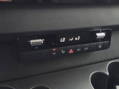 New 2025 Mercedes-Benz eSprinter 170 Cargo image 42