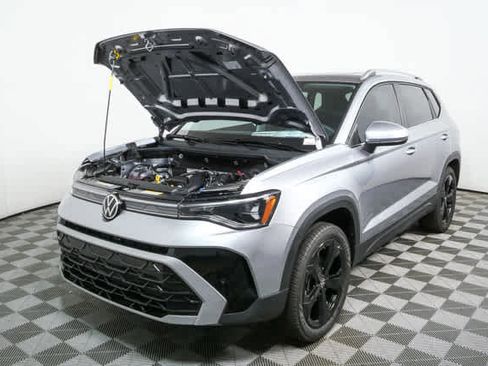 New 2026 Volkswagen Taos SEL image 32