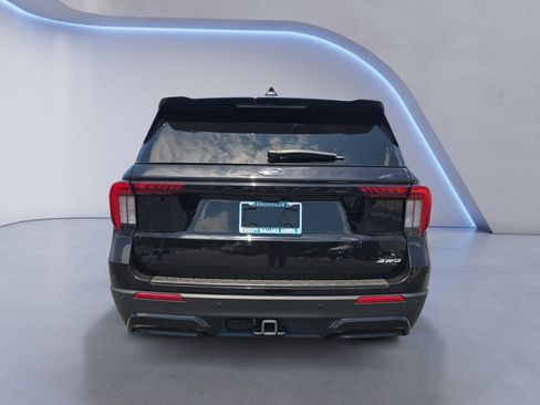 Used 2025 Ford Explorer ST-Line w/ ST-Line Street Pack AWD/4WD image 4