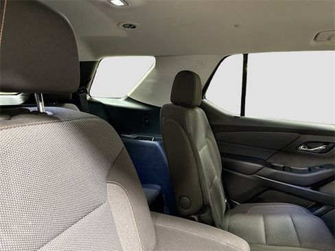 Used 2021 Chevrolet Traverse LT image 30
