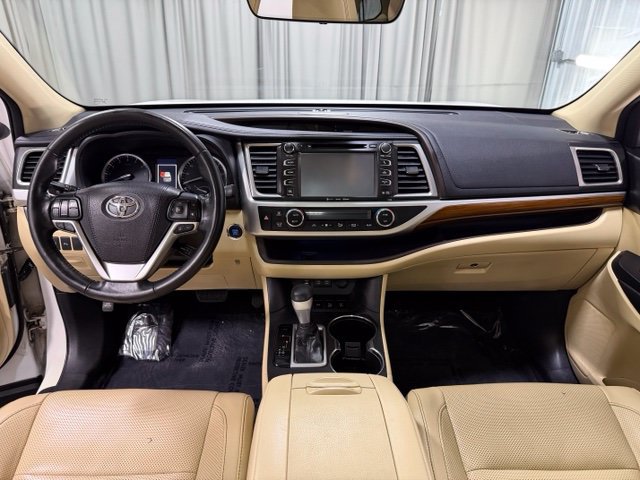 Used 2017 Toyota Highlander Limited Platinum AWD/4WD image 13