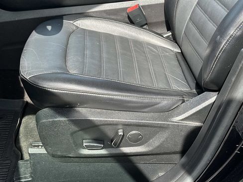 Used 2018 Ford Edge SEL w/ Equipment Group 201A AWD/4WD image 17