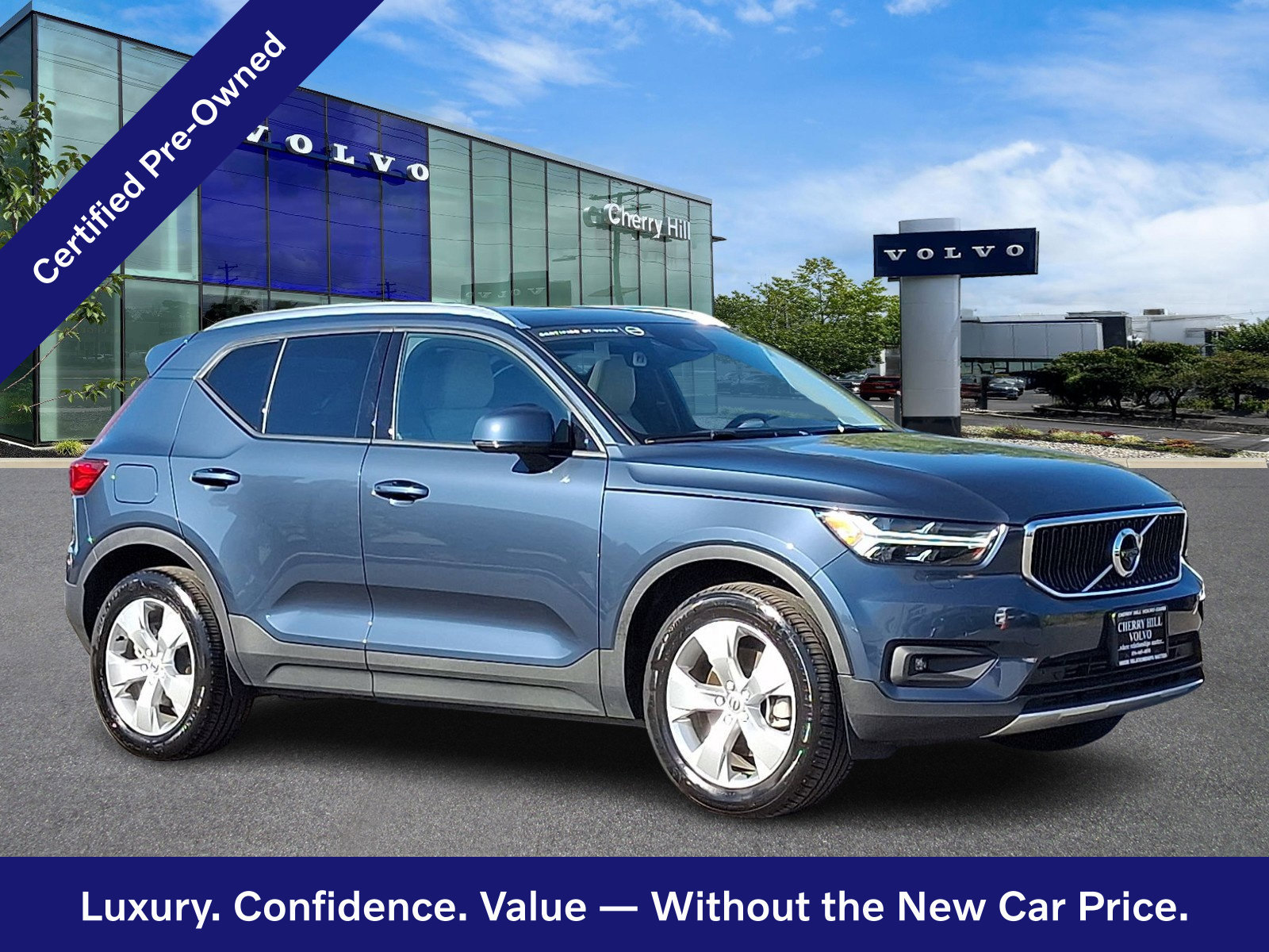 Certified 2022 Volvo XC40 T5 Momentum w/ Premium Package AWD/4WD image 1