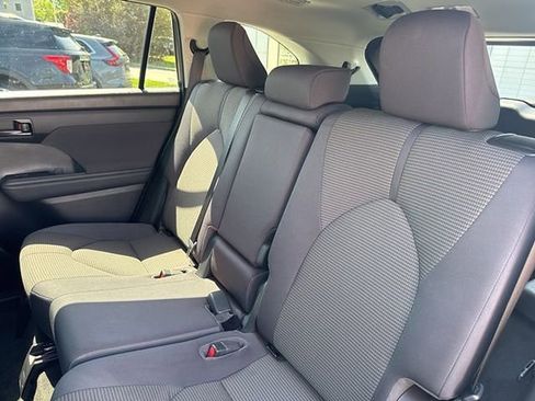 Used 2023 Toyota Highlander LE image 10